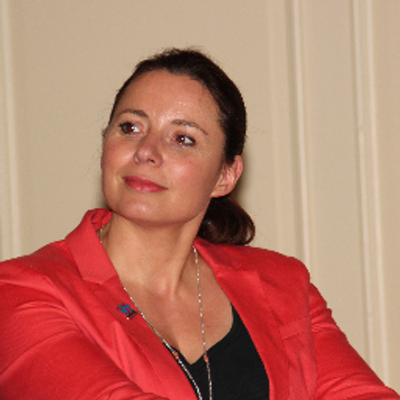 Profile Picture of Lisa Yates (@lisaY100) on Twitter