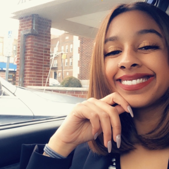 Profile Picture of Brianna Cordial (@bcordial) on Poshmark