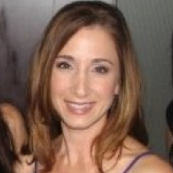 Profile Picture of Christine Kahn (@petunianyc) on Poshmark