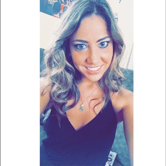 Profile Picture of Amanda Clay (@amandarguerra) on Poshmark