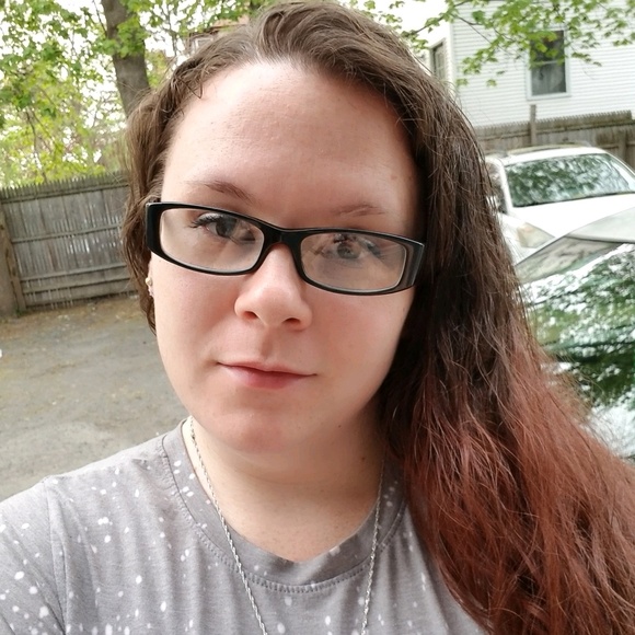 Caitlyn Wolcott - Poshmark Profile Picture of Caitlyn Wolcott (@cwolcott122) on Poshmark