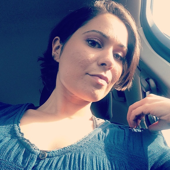 Profile Picture of Tara Mayhugh (@thetaravibes) on Poshmark