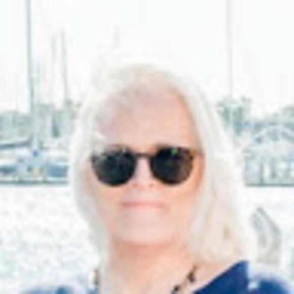 Profile Picture of Maryellen Toland (@maryellentoland) on Poshmark