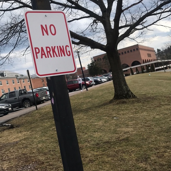 Profile Picture of Richmond Azenadaga (@richrich608) on Poshmark