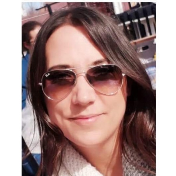 Profile Picture of Kim Davidson (@kimmykingston) on Poshmark