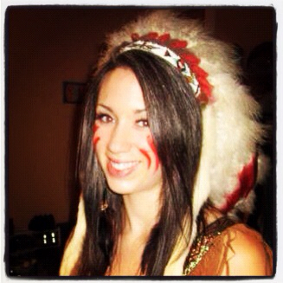Profile Picture of Victoria Looney (@vict0ry) on Poshmark