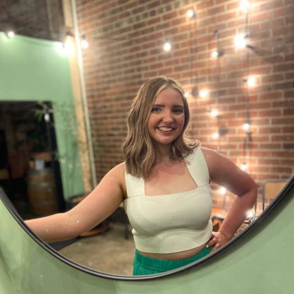 Profile Picture of Ashley Vowles (@avowles) on Poshmark