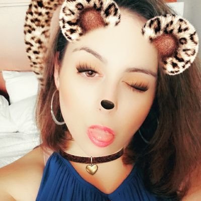 Profile Picture of Jennifer Lucas (@strawberryxwine) on Twitter