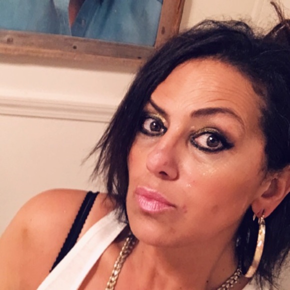 Profile Picture of Ruby Wood (@ruby_wood) on Poshmark