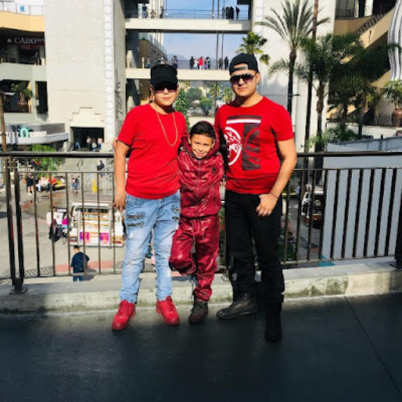 Profile Picture of Alexx Carrion (@alexanderr18k) on Poshmark