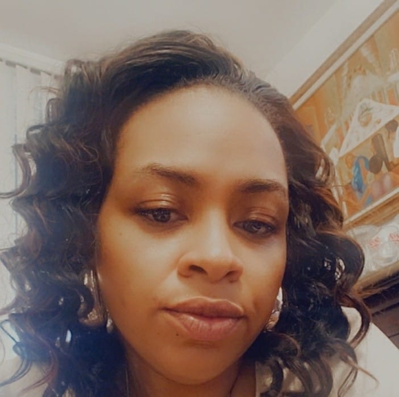 Profile Picture of Mia Singleton (@pinkmia81) on Poshmark