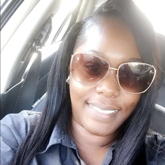 Profile Picture of Patrice Leggs (@leggsgirl) on Poshmark