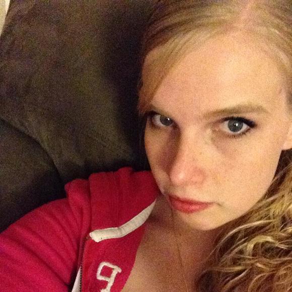 Profile Picture of Alexandria Arndt (@rainxdrops13) on Poshmark