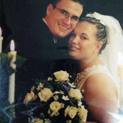 Profile Picture of Elizabeth Tichy (@LizLovesJames) on Twitter