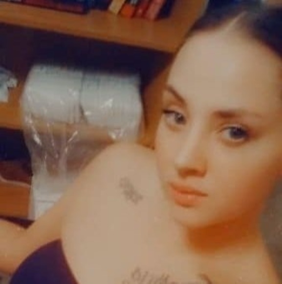 Profile Picture of Pj Roberts (@pamelajean28) on Poshmark