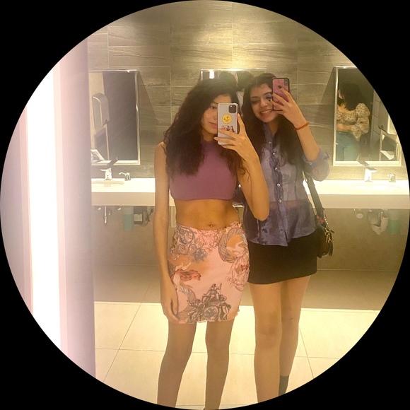 Profile Picture of Gali Serrano (@galiserrano_) on Poshmark