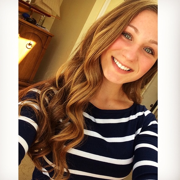 Profile Picture of Julia Mainelli (@jmaine) on Poshmark