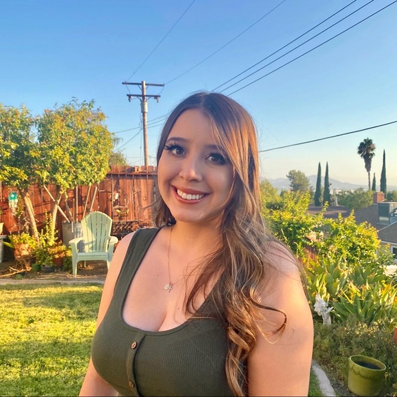 Profile Picture of Eileen Ayala (@eileena1996) on Poshmark