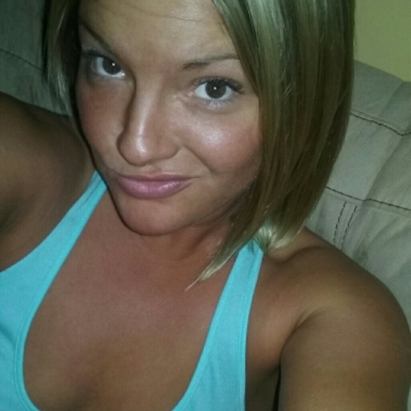 Profile Picture of Jasmine Sinclair (@sassyblondii) on Poshmark
