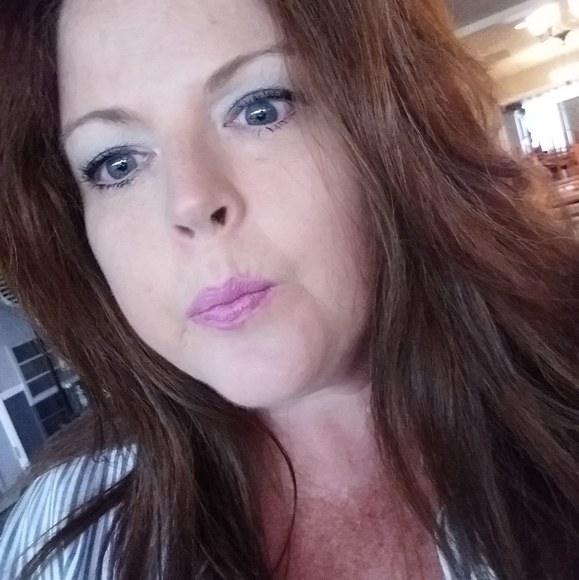 Profile Picture of Cindy Walker (@cindywalker684) on Poshmark