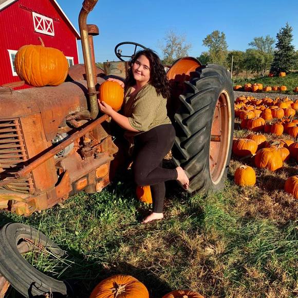 Profile Picture of Jessie Addison (@jessmess789) on Poshmark