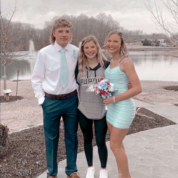 Profile Picture of Addie Fullop (@addiefullop) on Poshmark