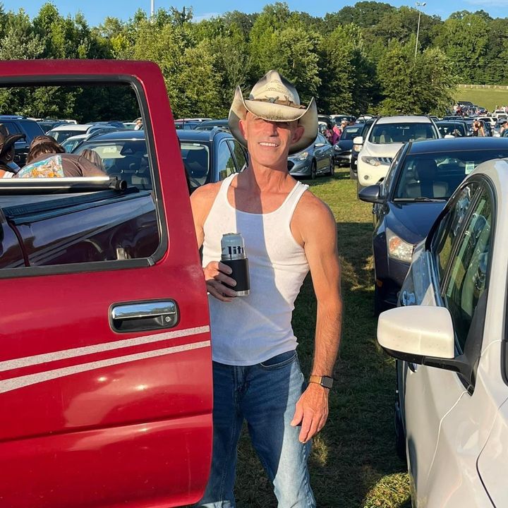 Profile Picture of Robert Hengle (@roberthengle) on Tiktok