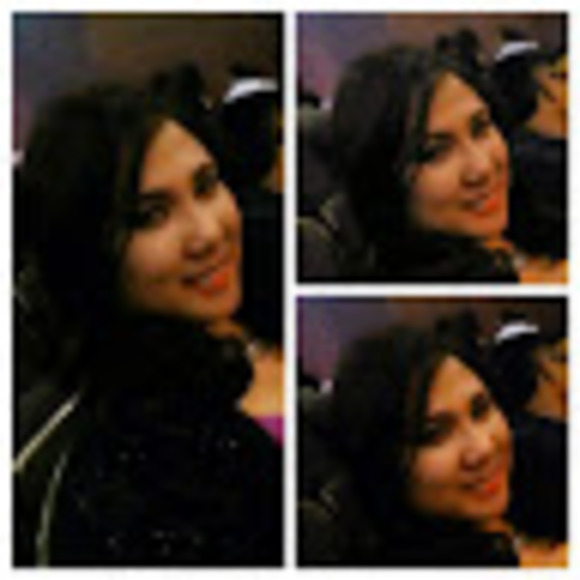 Profile Picture of Imme Emmi (@angelsetslight) on Poshmark