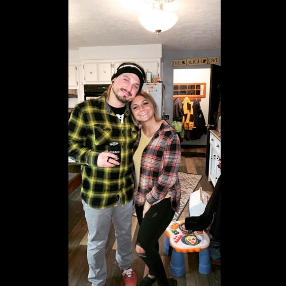 Profile Picture of Taylor Carver (@t_carvvv) on Poshmark
