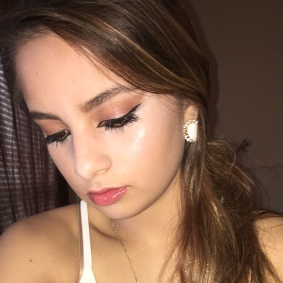 Profile Picture of Mya Rivera (@myariver) on Poshmark