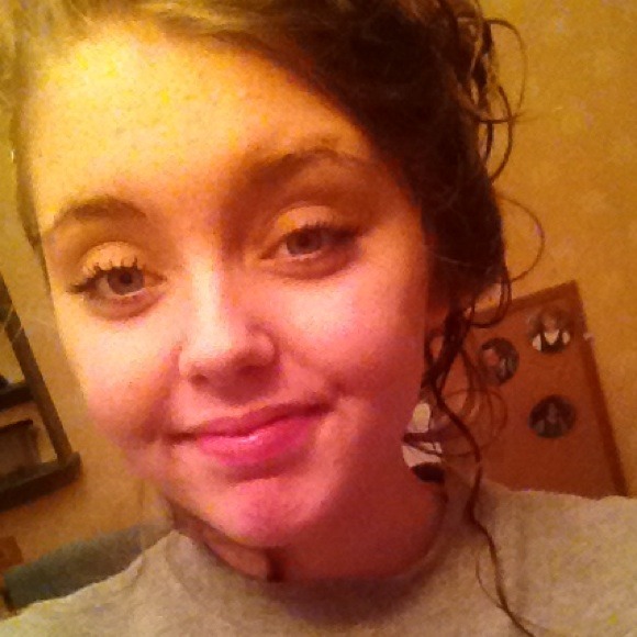 Profile Picture of Danielle Mountjoy (@daniellem11) on Poshmark