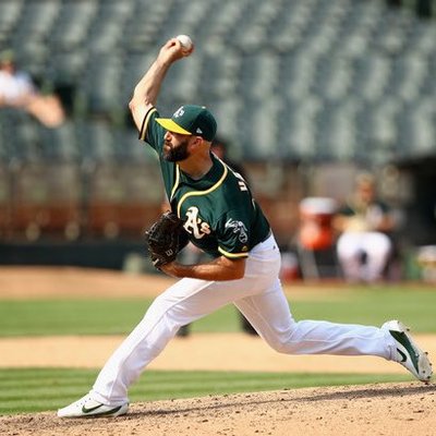 Profile Picture of Chris Hatcher (@handlebars41) on Twitter