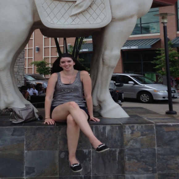 Profile Picture of Danielle Evanicky (@dani_evanicky) on Poshmark
