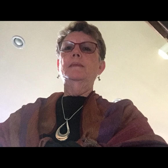 Profile Picture of Pamela Roach (@treyjacob1) on Poshmark