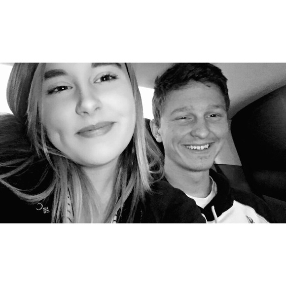 Profile Picture of Emilea Winans (@emwinans) on Poshmark