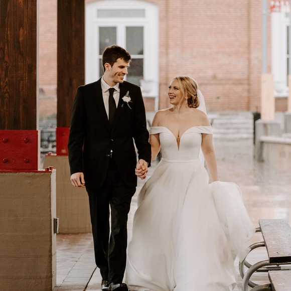 Profile Picture of Hayley Hildenbrand (@hildenbrandha) on Poshmark