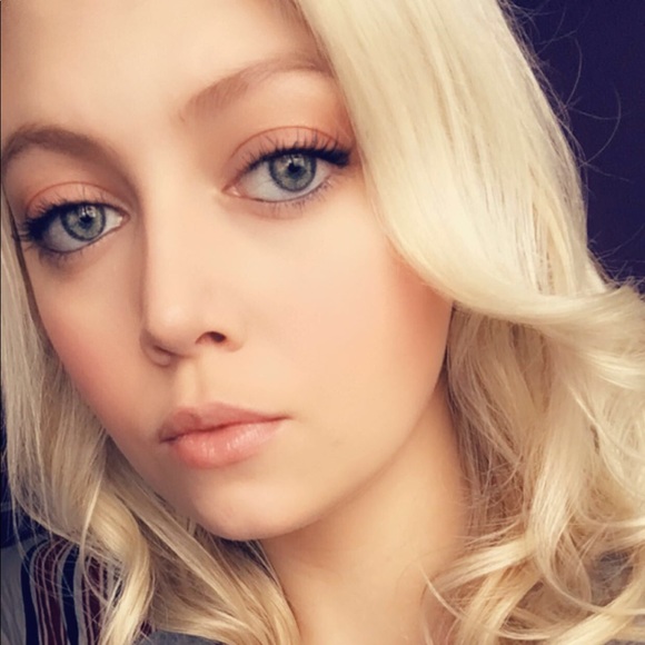 Profile Picture of Leeza Pardun (@leezamarie8) on Poshmark