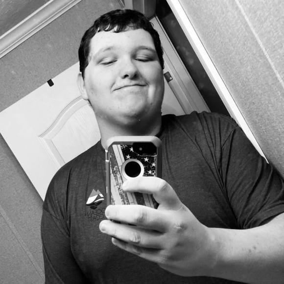 Ryan Whitt - Poshmark Profile Picture of Ryan Whitt (@rthomaswhitt) on Poshmark