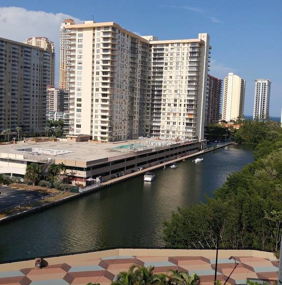 Nicholas Handly - Poshmark Profile Picture of Nicholas Handly (@oxycod25) on Poshmark