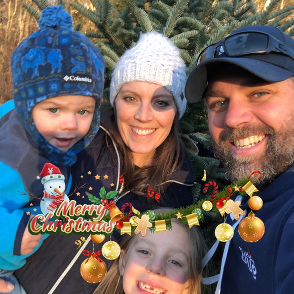 Profile Picture of Nicole Fradette (@nicscloset8) on Poshmark