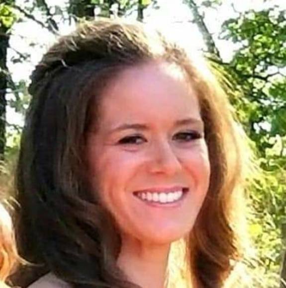 Profile Picture of Jessica Batts (@jessikinsjv) on Poshmark