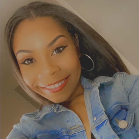 Profile Picture of Arielle Ramsey (@arielleramsey) on Poshmark