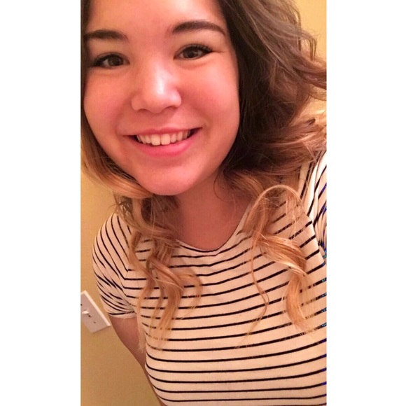 Profile Picture of Chloe Hays (@chloeirene_) on Poshmark