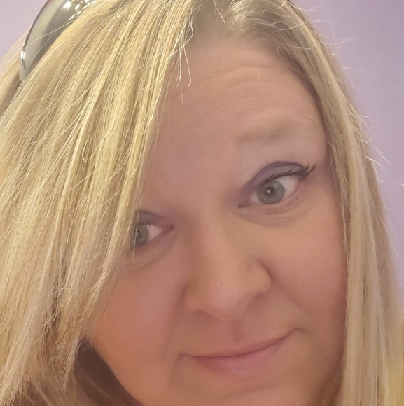 Profile Picture of Marcy Banet (@mjbanet75) on Poshmark