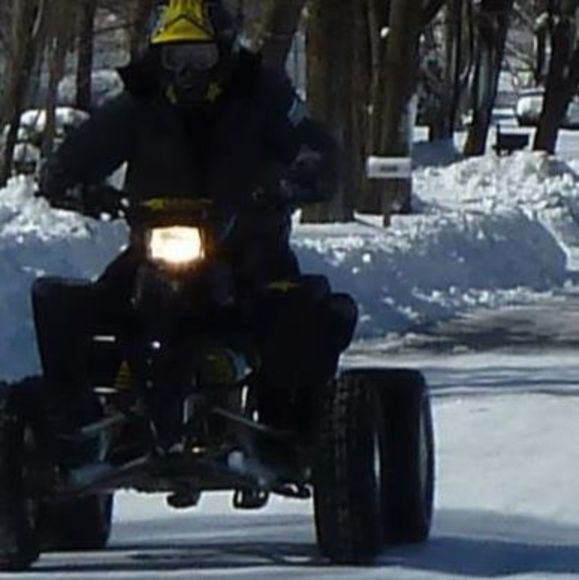 Profile Picture of Tommy Leuschner (@tommy_leuschner) on Poshmark