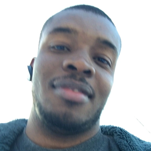 Profile Picture of Bertho Duclona (@bertho106) on Poshmark