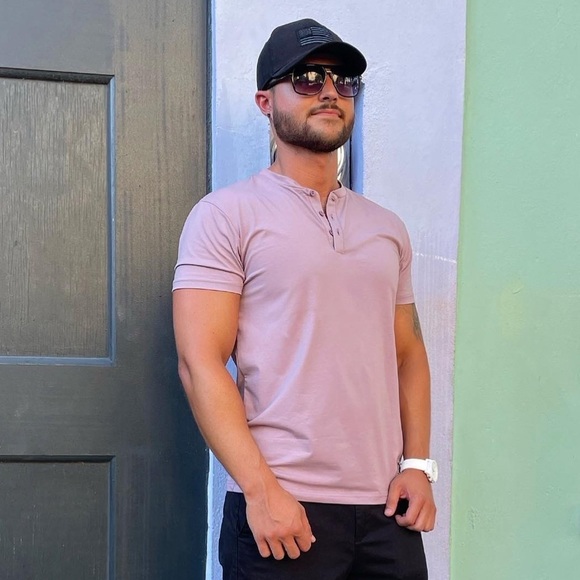 Profile Picture of Joey Mancini (@joey_mancini) on Poshmark