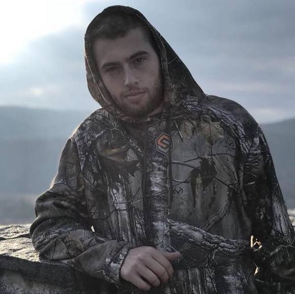 Profile Picture of Jarrett Schupak (@jschupak) on Poshmark