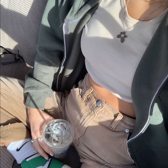 Profile Picture of Julia Frascino (@juliafrascino) on Poshmark