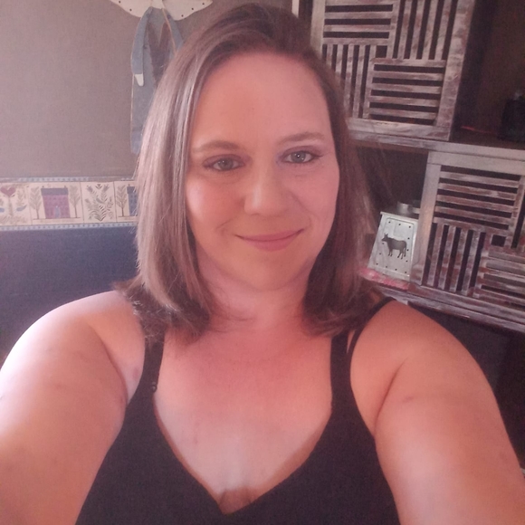 Profile Picture of Amanda Prusha (@aprusha) on Poshmark